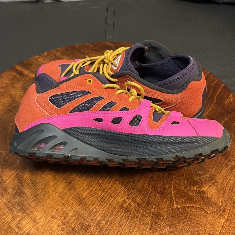 Nike ACG Hiking Shoes - Picture 6 of 10